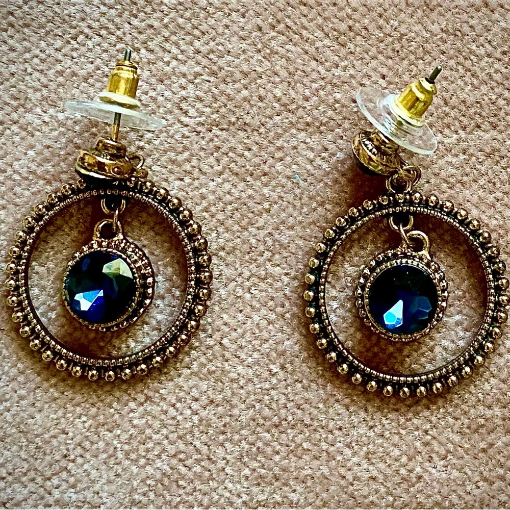 Earrings ♥️ Vintage Gold Tone♥️